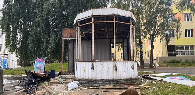 Демонтаж незаконного цветочного ларька начался в Щербинках