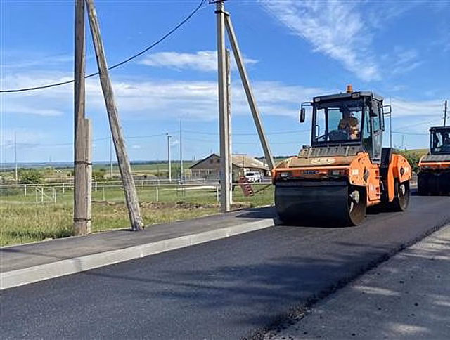 В Красноярском районе завершается ремонт дороги к поселку Яблоневый