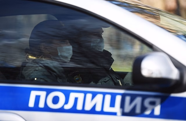 В Архангельске автобус врезался в световую опору