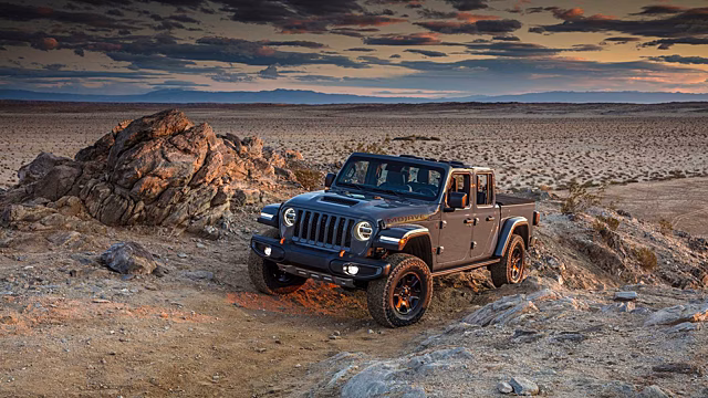Jeep представил в Чикаго Gladiator Mojave и Wrangler High Attitude