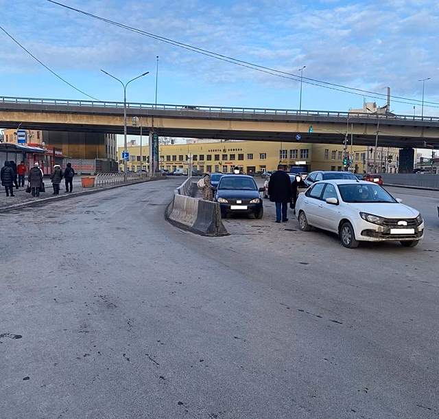 Попавшая под автобус женщина умерла в больнице в Нижнем Новгороде