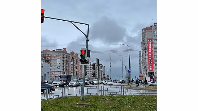 Работу светофора на перекрестке Окружное шоссе – Возрождения скорректировали в Вологде