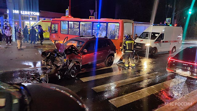 Жесткое ДТП с пассажирским автобусом произошло в Нижнем Новгороде