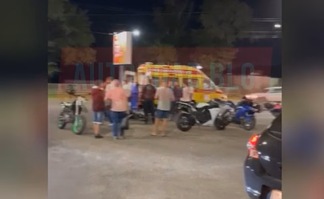 Мотоцикл и автомобиль столкнулись в районе ВДНХ в Благовещенске, мотоциклист серьёзно пострадал