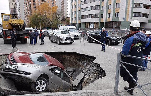 В трех больницах Новосибирска и 21 доме из-за прорыва трубы пропало тепло