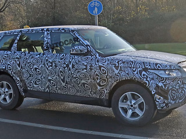 Новый Rover Defender впервые сфотографировали на тестах