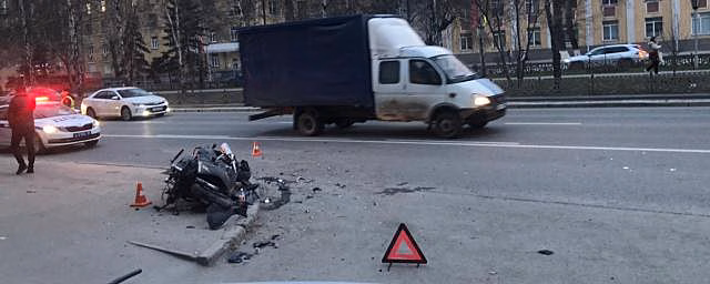 Мотоциклист устроил аварию в центре Новосибирска