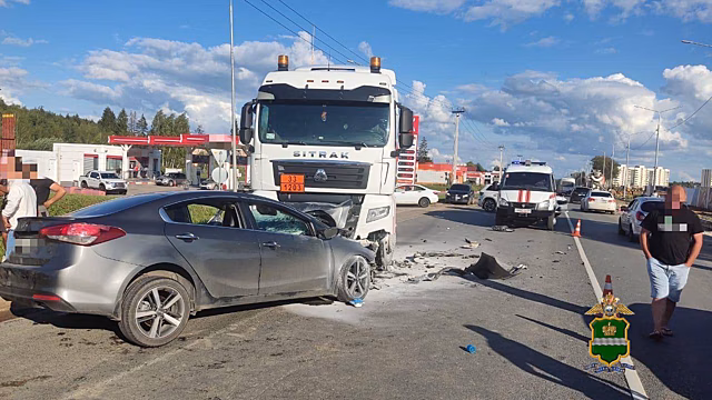 Один человек погиб и двое ранены в ДТП с участием бензовоза