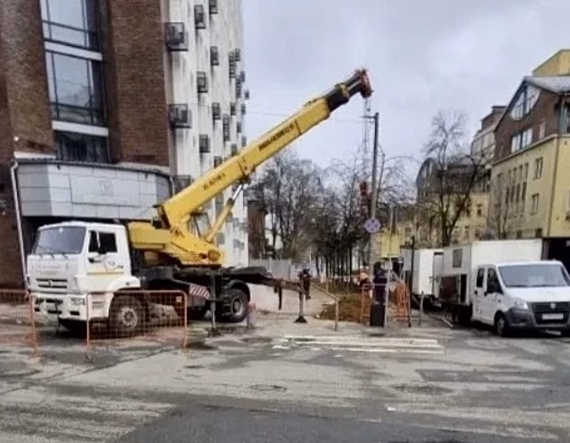 Ремонт на улице Ошарской в Нижнем Новгороде завершили после прорыва трубы