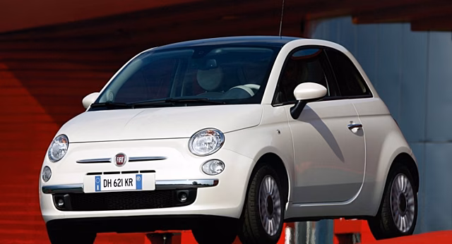 Российские дилеры возобновили продажи итальянских сити-каров Fiat 500