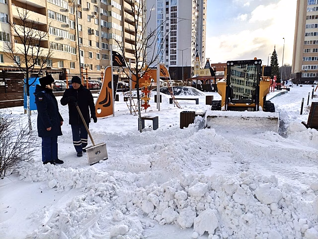 В Пензе прокуроры проверяют своевременность и качество уборки снега на автодорогах и во дворах