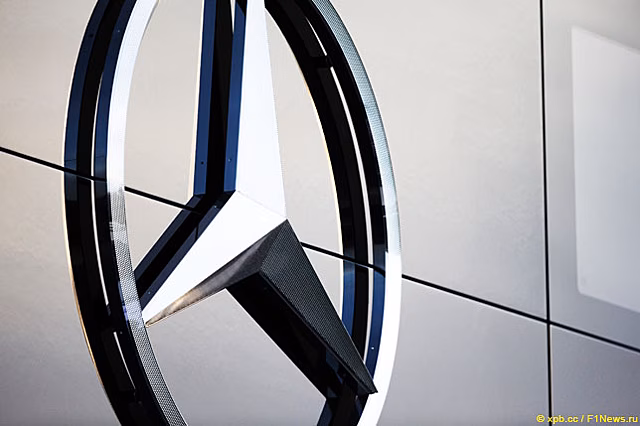 В Mercedes нарушили правило комендантского часа