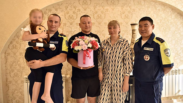 В Забайкальском крае полицейские оказали помощь женщине с ребёнком, пострадавшим в дорожной аварии