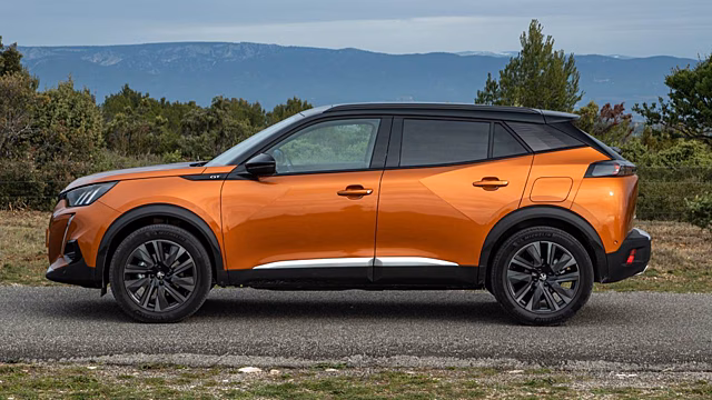 В России продают трехлетние Peugeot без пробега