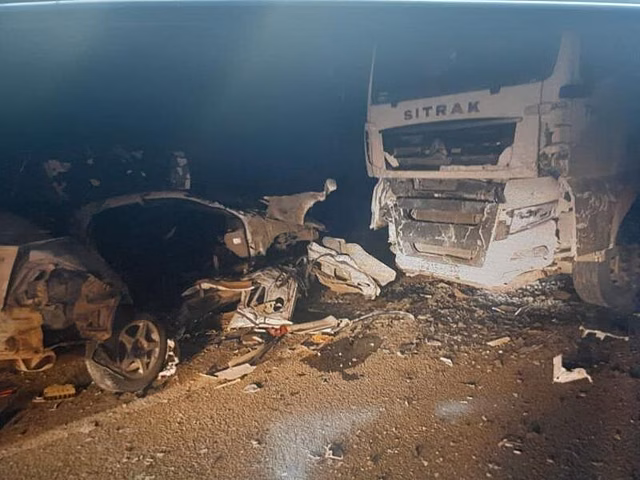 Четверо молодых людей погибли в страшной аварии сегодня утром
