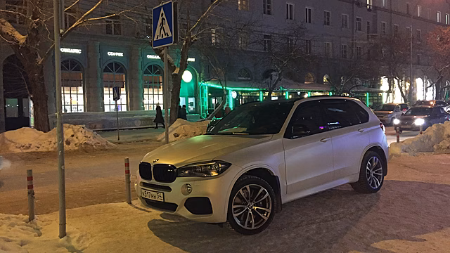 «Я паркуюсь как чудак»: BMW ННН — король улицы Ленина