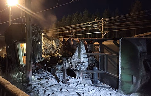 Под Мурманском при столкновении грузового и пассажирского составов есть пострадавший