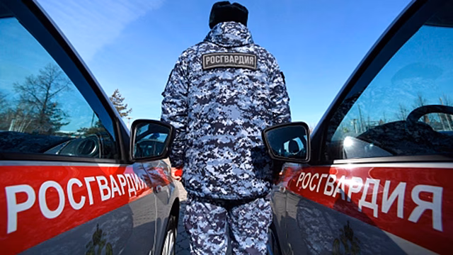 На место стрельбы в жилом районе Екатеринбурга выехал СОБР