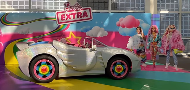 Mattel и Fiat представили машину Барби в натуральную величину