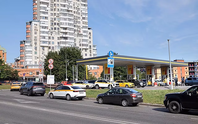 Топливо в Москве опять прибавило в цене: во сколько теперь обходится заправка