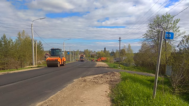 Работы по устройству выравнивающего слоя завершены на последнем ремонтируемом участке дороги Вологда — Ростилово