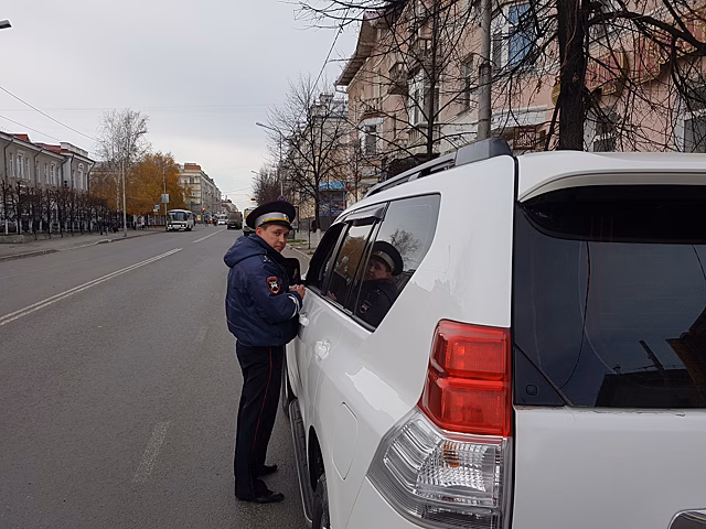 За парковкой на улице Ленина в Кургане следит не только ГИБДД — нарушения фиксирует камера