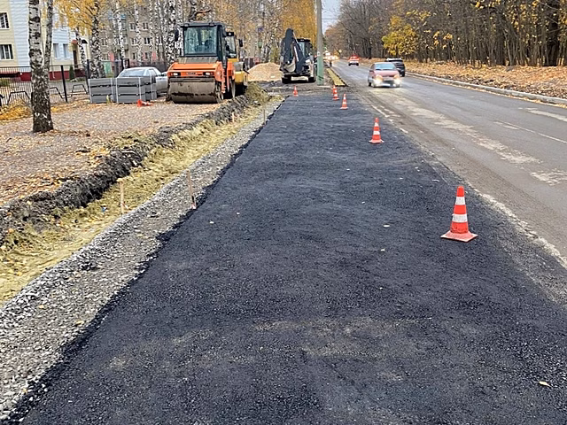 В Пензе возле губернского лицея обустраивают парковку