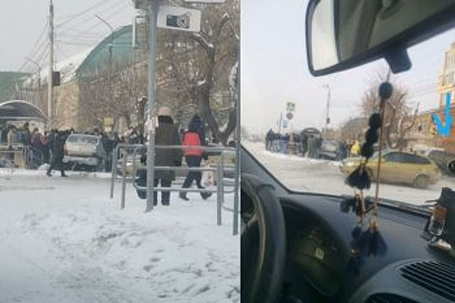 В Челябинске автомобиль влетел в толпу на остановке