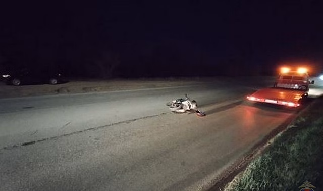 В Волгограде грузовик МАЗ сбил мотоциклиста на БМВ