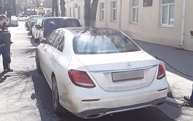 В Рязани с улицы Полонского на штрафстоянку отправили Mercedes-Benz