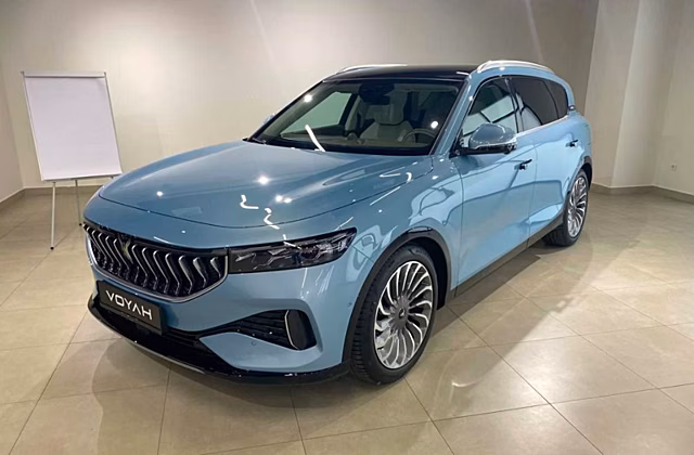 Дилеры Mercedes-Benz и BMW в РФ начали продавать китайские авто Voyah