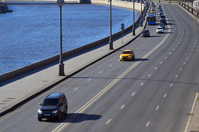 Дептранс: Количество автомобилей в Москве снизилось на 40% по сравнению с 13 апреля 2019 года