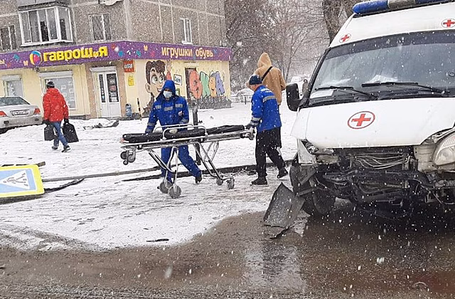 ДТП со скорой помощью в Екатеринбурге – семь пострадавших
