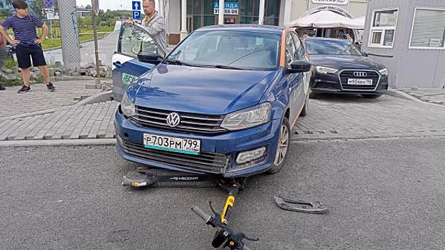 Екатеринбургский водитель сбил девочку на самокате