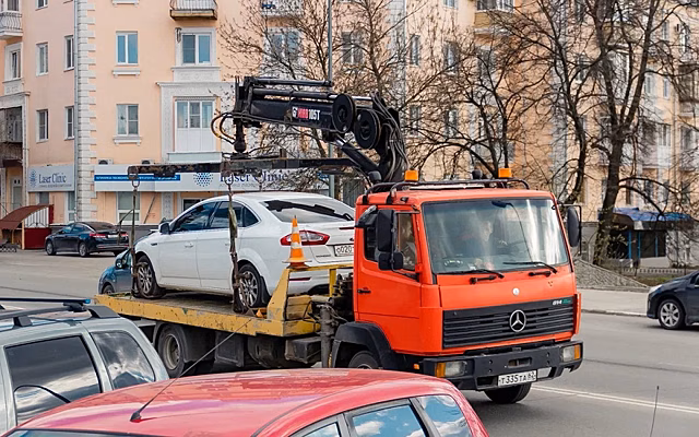 В Рязани продолжают эвакуировать мешающие уборке снега автомобили
