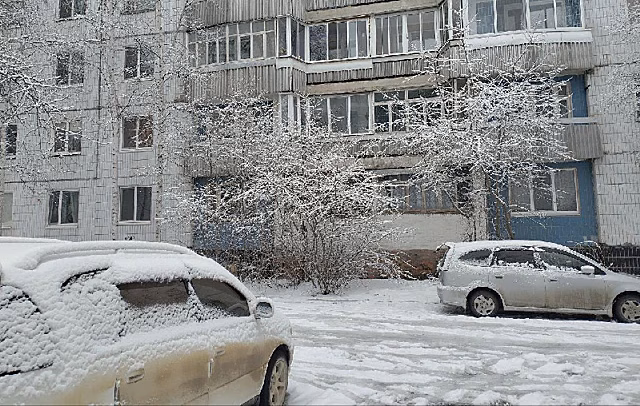 Жители Тынды делятся фотографиями города, на который обрушился апрельский снег