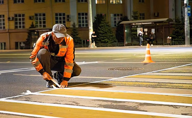 В Курске начали обновлять дорожную разметку по гарантии