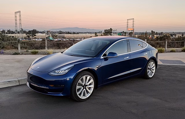  		 			Tesla Model 3 вновь получила интересное обновление 		 	