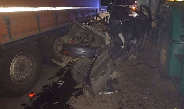 В Волгограде раздавило попавшую между двух фур «Ладу»
