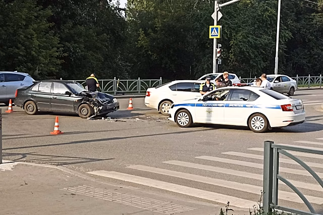 Водитель наехал на пятерых пешеходов в Калининграде: есть погибшая