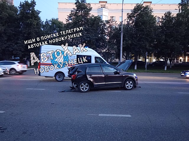 Tesla и Suzuki превратились в груду металла в жестком ДТП в Новокузнецке