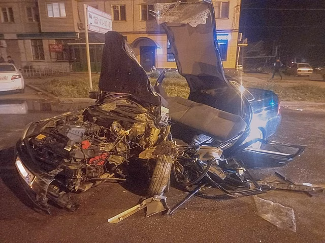В Астрахани на улице Безжонова в ДТП с участием трех машин пострадали шесть человек