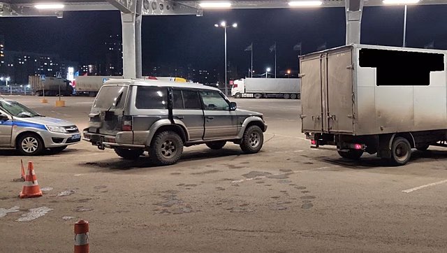 В ДТП на парковке у торгового центра в Кирове пострадал мужчина