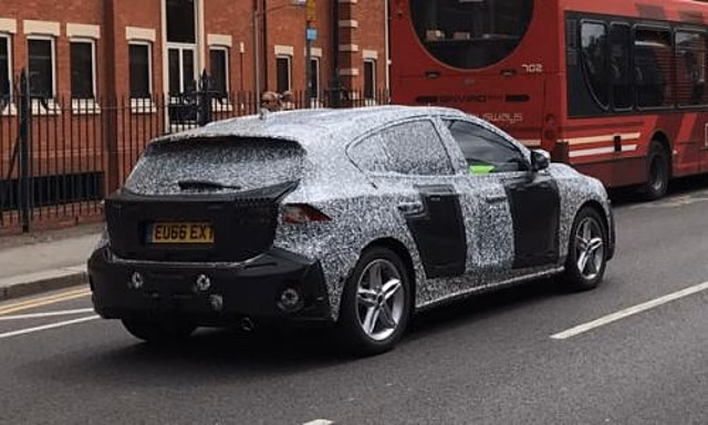 Новое поколение Ford Focus засняли во время тестов