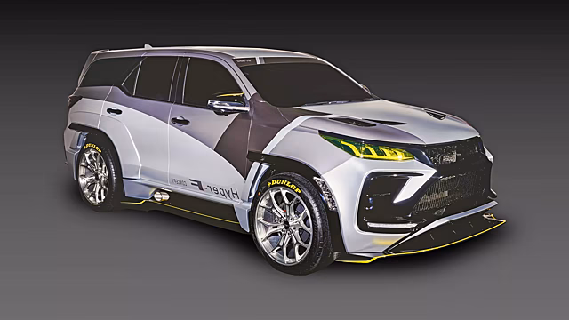 Внедорожник Toyota Fortuner превратили в трековый спорткар