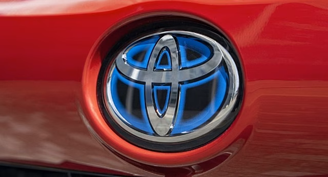 Toyota: Сейчас рано сосредотачиваться только на электромобилях