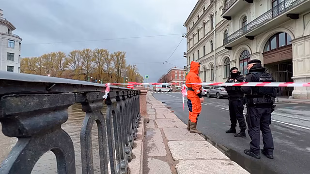 Людей из рухнувшего в Мойку автобуса помогали спасать три дагестанца