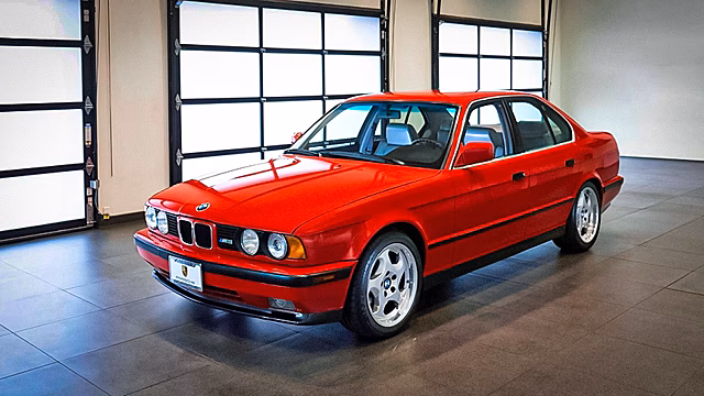 Культовый BMW из 90-х выставили на продажу