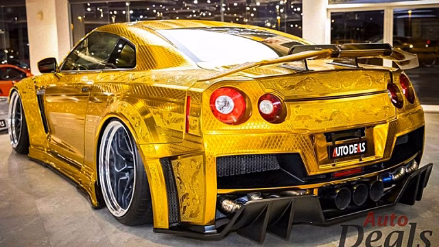На продажу в ОАЭ выставлен Nissan GT-R с позолоченным кузовом