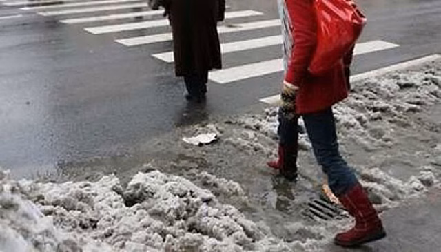 В Костроме на «зебрах» сбили двух девушек